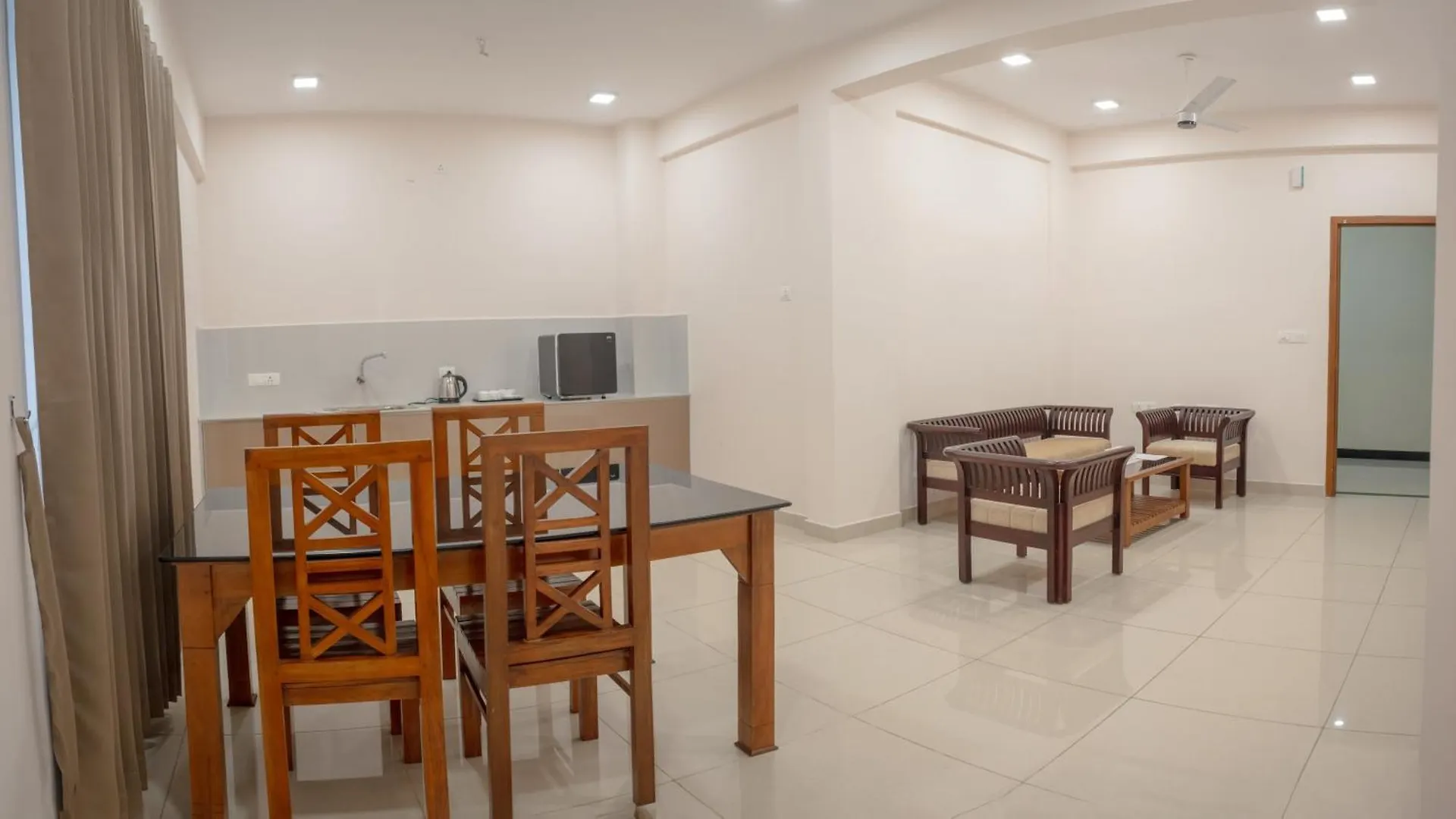 Daffodils Luxury Airport Suites Kochi Hotel