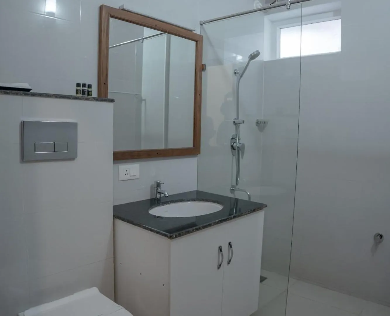 Daffodils Luxury Airport Suites Kochi Hotel